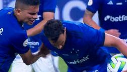 Cruzeiro, tira due rigori e li sbaglia tutti e due: nel mezzo la litigata con un compagno di squadra…