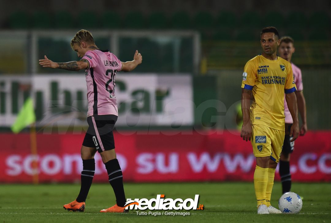  PALERMO, ITALY - JUNE 13:  Antonino La Gumina of Palermo celebrates after scoring the equalizing goal during the serie B playoff match final between US Citta di Palermo and Frosinone Calcio at Stadio Renzo Barbera on June 13, 2018 in Palermo, Italy.  (Photo by Tullio M. Puglia/Getty Images) 