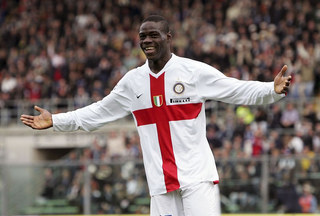  1 MARIO BALOTELLI - Dopo aver esordito e sbalordito da giovanissimo con l'Inter, nell'estate 2010 passa al Manchester City per 29,5 milioni 