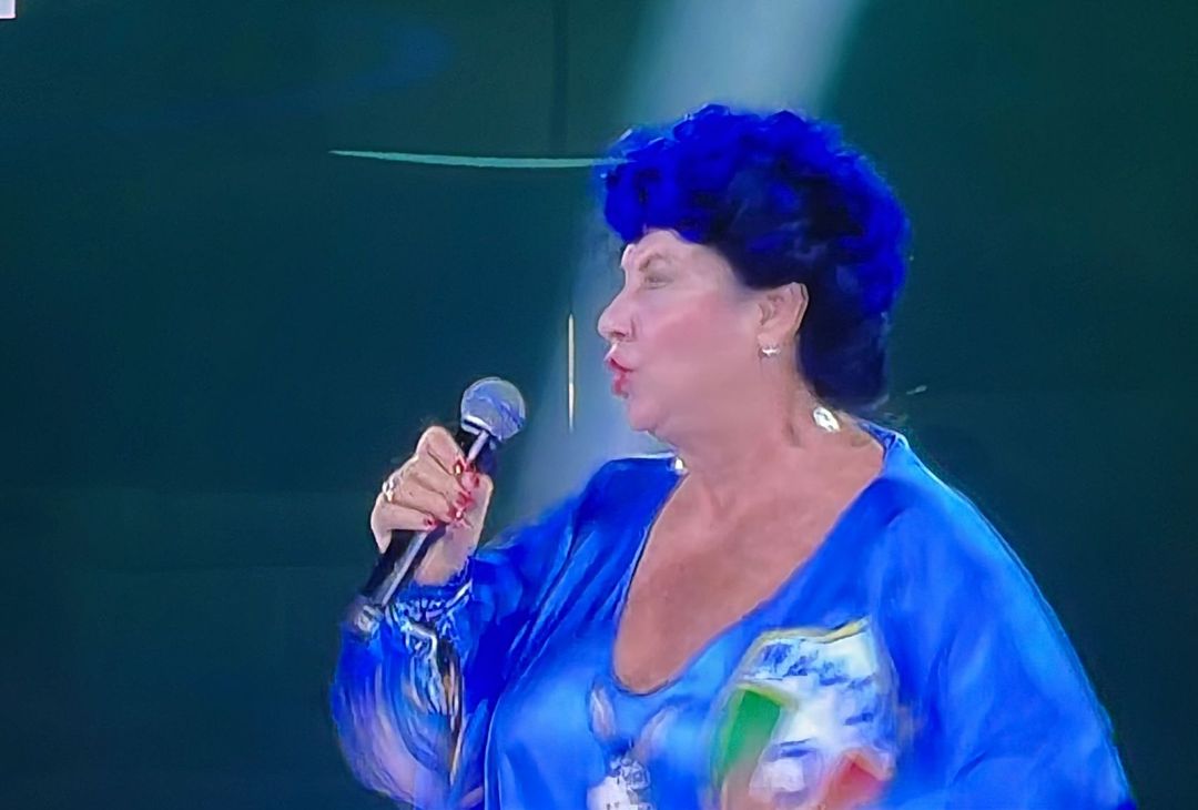 GALLERY Lo show di Marisa Laurito, canta al Maradona: ma niente spogliarello! - immagine 2