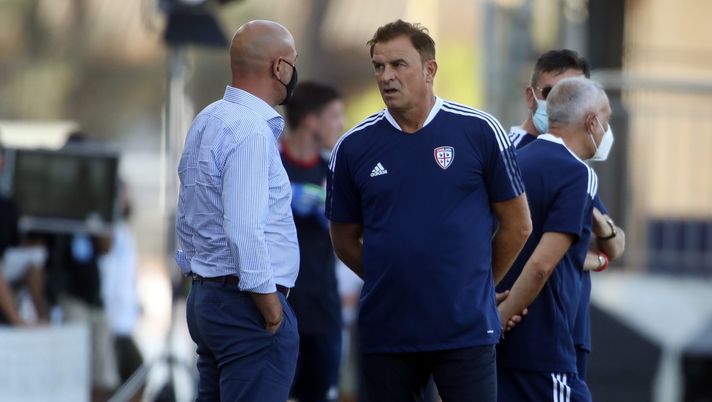 CAGLIARI, ITALY - AUGUST 23: Leonardo Semplici coach of Cagliari looks on during the Serie A match between Cagliari Calcio v Spezia Calcio at Sardegna Arena on August 23, 2021 in Cagliari, Italy. (Photo by Enrico Locci/Getty Images) CAGLIARI, ITALY - AUGUST 23: Leonardo Semplici coach of Cagliari looks on during the Serie A match between Cagliari Calcio v Spezia Calcio at Sardegna Arena on August 23, 2021 in Cagliari, Italy. (Photo by Enrico Locci/Getty Images)