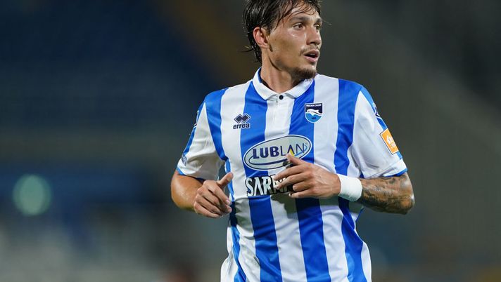 PESCARA, ITALY - JULY 27: Davide Bettella of Pescara Calcio during the Serie B match between Pescara Calcio and AS Livorno at Adriatico Stadium on July 27, 2020 in Pescara, Italy. (Photo by Danilo Di Giovanni/Getty Images for Lega Serie B) 