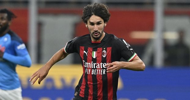 Yacine Adli (centrocampista AC Milan), qui durante Milan-Napoli 1-2 (Serie A 2022-2023) | News (Getty Images) Yacine Adli AC Milan Milan-Napoli 1-2 Serie A 2022-2023