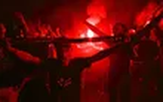 Gli assembramenti dei tifosi marsigliesi dopo la vittoria di Parigi Gli assembramenti dei tifosi marsigliesi dopo la vittoria di Parigi