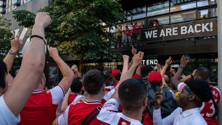 LONDON, ENGLAND - AUGUST 01: Arsenal Football fans celebrate outside Boxpark Wembley after Arsenal wins the FA Cup at Wembley Stadium on August 1, 2020 in London, England. The FA Cup Final is being played behind closed doors at Wembley Stadium this year due to coronavirus restrictions closing off the event for the public to attend. (Photo by Chris J Ratcliffe/Getty Images) LONDON, ENGLAND - AUGUST 01: Arsenal Football fans celebrate outside Boxpark Wembley after Arsenal wins the FA Cup at Wembley Stadium on August 1, 2020 in London, England. The FA Cup Final is being played behind closed doors at Wembley Stadium this year due to coronavirus restrictions closing off the event for the public to attend. (Photo by Chris J Ratcliffe/Getty Images)