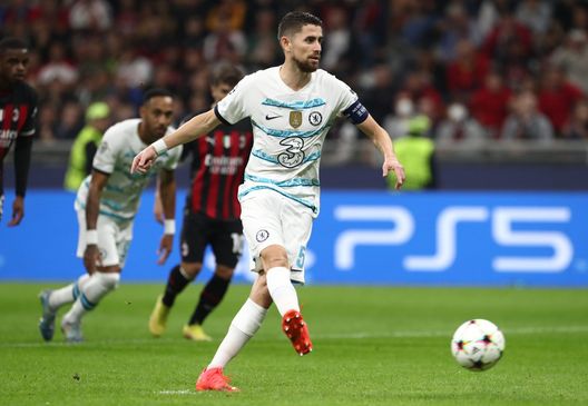 MILAN, ITALY - OCTOBER 11: Jorginho of Chelsea FC scores the opening goal from the penalty spot during the UEFA Champions League group E match between AC Milan and Chelsea FC at Giuseppe Meazza Stadium on October 11, 2022 in Milan, Italy. (Photo by Marco Luzzani/Getty Images)
