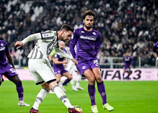 TURIN, ITALY - FEBRUARY 12: Mattia De Sciglio of Juventus controls the ball during the Serie A match between Juventus and ACF Fiorentina at Allianz Stadium on February 12, 2023 in Turin, Italy. (Photo by Daniele Badolato - Juventus FC/Juventus FC via Getty Images) Luca Ranieri - Fiorentina