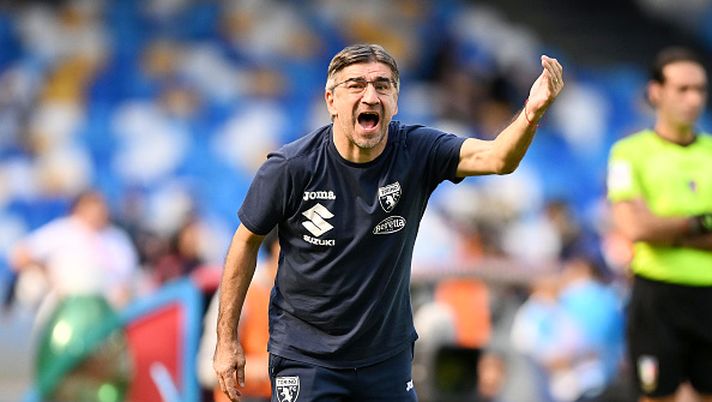 NAPLES, ITALY - OCTOBER 01: Ivan Juric Torino FC coach reacts during the Serie A match between SSC Napoli and Torino FC at Stadio Diego Armando Maradona on October 01, 2022 in Naples, Italy. (Photo by Francesco Pecoraro/Getty Images) Derby della Mole dai due volti: Juve sold out in ritiro, Toro infermeria vuota - immagine 1