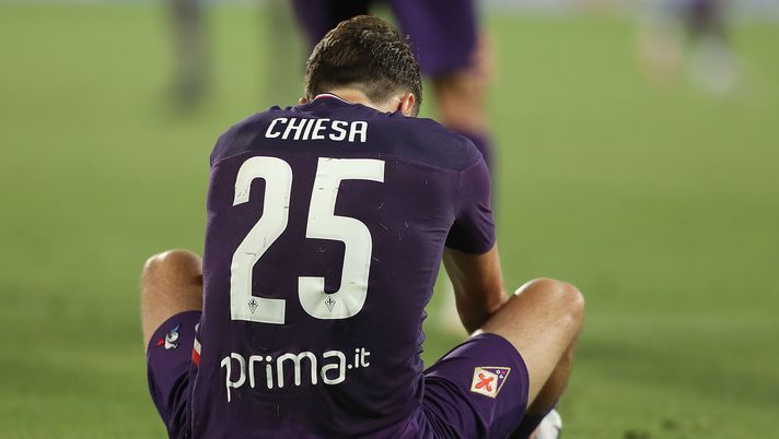 FLORENCE, ITALY - JULY 01: Federico Chiesa of ACF Fiorentina shows his dejection during the Serie A match between ACF Fiorentina and US Sassuolo at Stadio Artemio Franchi on July 1, 2020 in Florence, Italy. (Photo by Gabriele Maltinti/Getty Images) FLORENCE, ITALY - JULY 01: Federico Chiesa of ACF Fiorentina shows his dejection during the Serie A match between ACF Fiorentina and US Sassuolo at Stadio Artemio Franchi on July 1, 2020 in Florence, Italy. (Photo by Gabriele Maltinti/Getty Images)