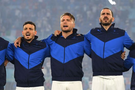 ROME, ITALY - JUNE 11: (L - R) Alessandro Florenzi, Ciro Immobile and Leonardo Bonucci of Italy line up to sing the national anthem prior to the UEFA Euro 2020 Championship Group A match between Turkey and Italy at the Stadio Olimpico on June 11, 2021 in Rome, Italy. (Photo by Claudio Villa/Getty Images) ROME, ITALY - JUNE 11: (L - R) Alessandro Florenzi, Ciro Immobile and Leonardo Bonucci of Italy line up to sing the national anthem prior to the UEFA Euro 2020 Championship Group A match between Turkey and Italy at the Stadio Olimpico on June 11, 2021 in Rome, Italy. (Photo by Claudio Villa/Getty Images)