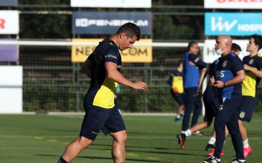Emre si prepara per il derby contro il Besiktas Emre si prepara per il derby contro il Besiktas