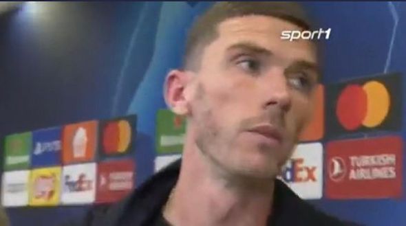 Siparietto tra Robin Gosens e Gnabry davanti ai giornalisti: il giocatore del Bayern dice no - immagine 1