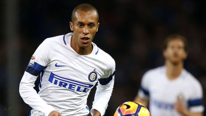 Inter Milan's Brazilian defender Joao Miranda eyes the ball during the Italian Serie A football match Sampdoria vs Inter Milan on October 30, 2016 at the Luigi Ferraris Stadium in Genoa. / AFP / MARCO BERTORELLO (Photo credit should read MARCO BERTORELLO/AFP/Getty Images) Inter, Miranda a rischio per il Bologna. E non è l’unico: adesso Pioli… - immagine 1