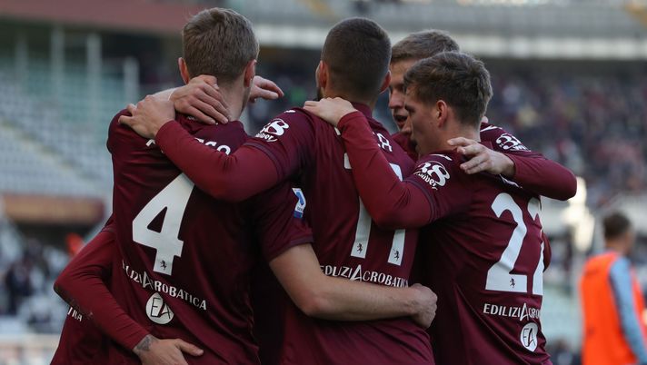 TURIN, ITALY - DECEMBER 12: Antonio Sanabria of Torino FC celebrates with team mates after scoring to give the side a 1-0 lead during the Serie A match between Torino FC and Bologna FC at Stadio Olimpico di Torino on December 12, 2021 in Turin, Italy. (Photo by Jonathan Moscrop/Getty Images) Torino liberato dalla quarantena: domani gioca contro la Fiorentina? - immagine 1