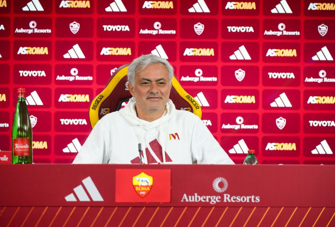 Trigoria, la conferenza stampa di Mourinho prima di Juventus-Roma – FOTO GALLERY - immagine 17