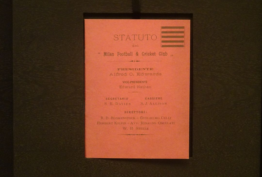 Un dettaglio dello statuto del Milan
