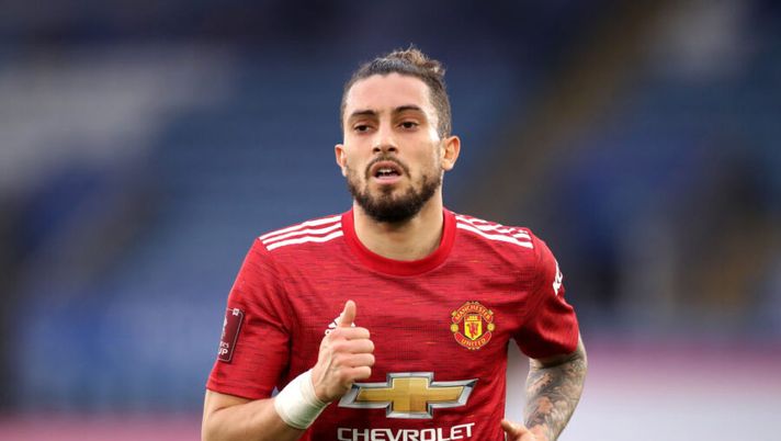 LEICESTER, ENGLAND - MARCH 21: Alex Telles of Manchester United during the Emirates FA Cup Quarter Final match between Leicester City and Manchester United at The King Power Stadium on March 21, 2021 in Leicester, England. Sporting stadiums around the UK remain under strict restrictions due to the Coronavirus Pandemic as Government social distancing laws prohibit fans inside venues resulting in games being played behind closed doors. (Photo by Alex Pantling/Getty Images) Sky: “Spunta Alex Telles, sorpresa per il ritorno in Italia: offerta per il prestito, la Roma ci prova” - immagine 1