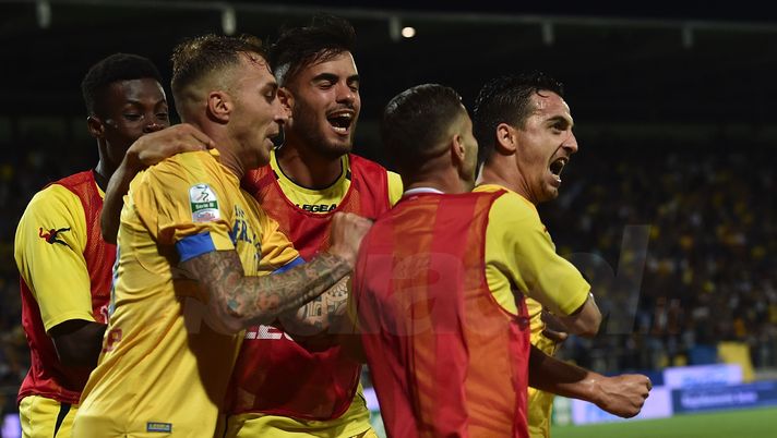 FROSINONE, ITALY - JUNE 16:  Raffaele Maiello of Frosinone celebrates after scoring the opening goal during the serie B playoff match final between Frosinone Calcio v US Citta di Palermo at Stadio Benito Stirpe on June 16, 2018 in Frosinone, Italy.  (Photo by Tullio M. Puglia/Getty Images)  Frosinone