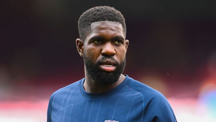 BARCELONA, SPAIN - AUGUST 29: Samuel Umtiti of FC Barcelona looks on during the La Liga Santader match between FC Barcelona and Getafe CF at Camp Nou on August 29, 2021 in Barcelona, Spain. (Photo by David Ramos/Getty Images) Sky: “Umtiti, affare non ancora alla firma. Può arrivare anche un terzino al Lecce” - immagine 1
