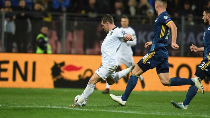 ZENICA, BOSNIA AND HERZEGOVINA - NOVEMBER 15:  Andrea Belotti of Italy scores the goal during the UEFA Euro 2020 Qualifier between Bosnia and Herzegovina and Italy on November 15, 2019 in Zenica, Bosnia and Herzegovina.  (Photo by Claudio Villa/Getty Images) 