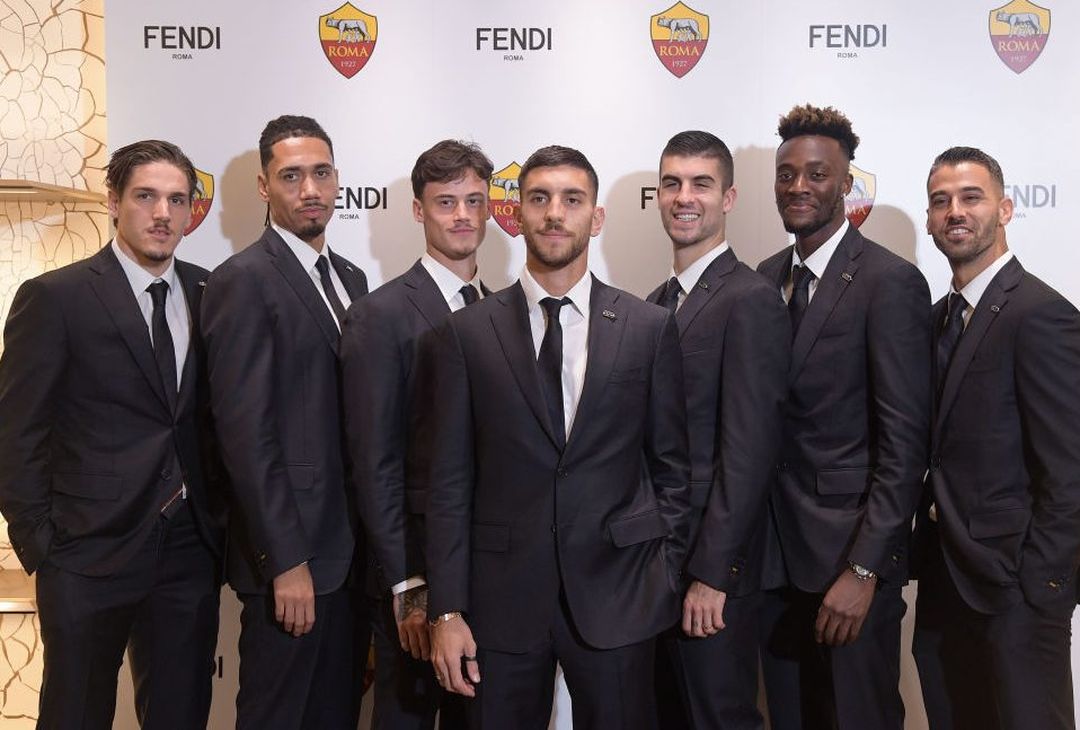Da Pellegrini a Zaniolo: i giallorossi indossano i capi di Fendi – FOTO GALLERY- immagine 1