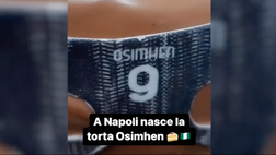VIDEO / A Napoli nasce una torta speciale per omaggiare Osimhen