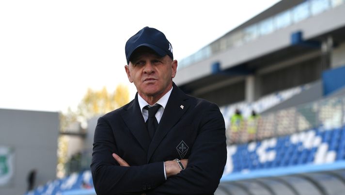 REGGIO NELL'EMILIA, ITALY - APRIL 17: Giuseppe Iachini, Head Coach of ACF Fiorentina looks on prior to the Serie A match between US Sassuolo and ACF Fiorentina at Mapei Stadium - Citta del Tricolore on April 17, 2021 in Reggio nell'Emilia, Italy. Sporting stadiums around Italy remain under strict restrictions due to the Coronavirus Pandemic as Government social distancing laws prohibit fans inside venues resulting in games being played behind closed doors. (Photo by Alessandro Sabattini/Getty Images) REGGIO NELL'EMILIA, ITALY - APRIL 17: Giuseppe Iachini, Head Coach of ACF Fiorentina looks on prior to the Serie A match between US Sassuolo and ACF Fiorentina at Mapei Stadium - Citta del Tricolore on April 17, 2021 in Reggio nell'Emilia, Italy. Sporting stadiums around Italy remain under strict restrictions due to the Coronavirus Pandemic as Government social distancing laws prohibit fans inside venues resulting in games being played behind closed doors. (Photo by Alessandro Sabattini/Getty Images)