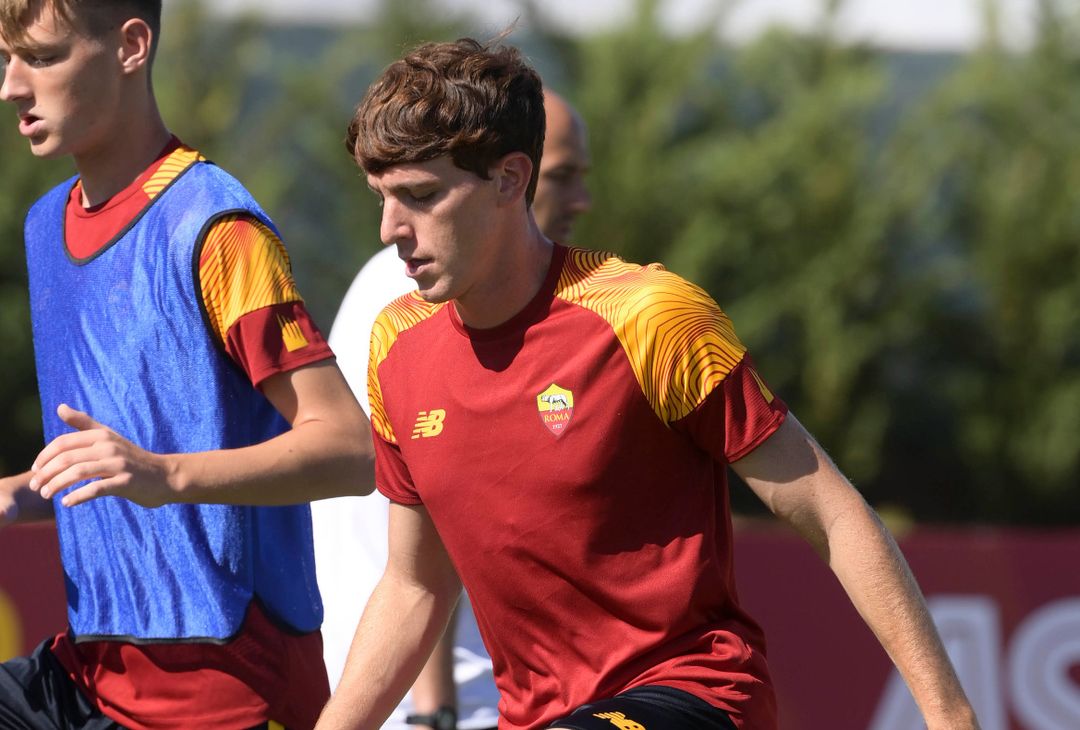 Ritiro Roma, allenamento pomeridiano: primo in gruppo per Dybala – FOTO GALLERY - immagine 47