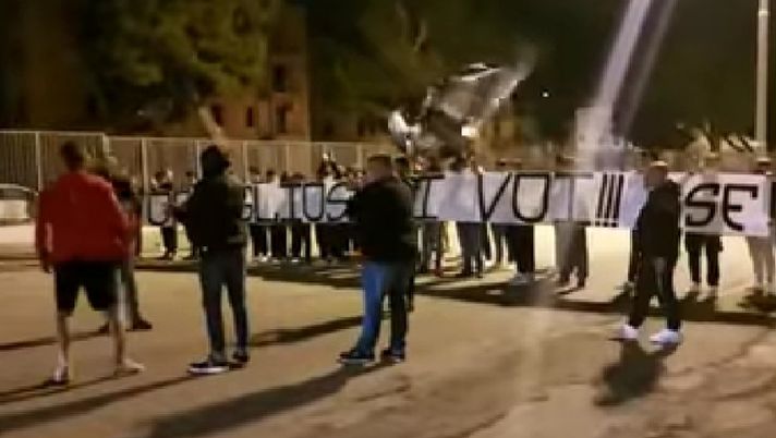 Onore al Foggia dopo la sconfitta nel derby di Bari: la Curva “Orgogliosi di voi” Onore al Foggia dopo la sconfitta nel derby di Bari: la Curva “Orgogliosi di voi”
