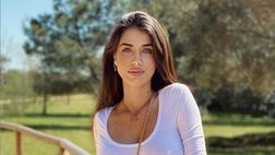 Look primaverile per Eleonora Boi: lady Gallinari si gode il sole della Sardegna