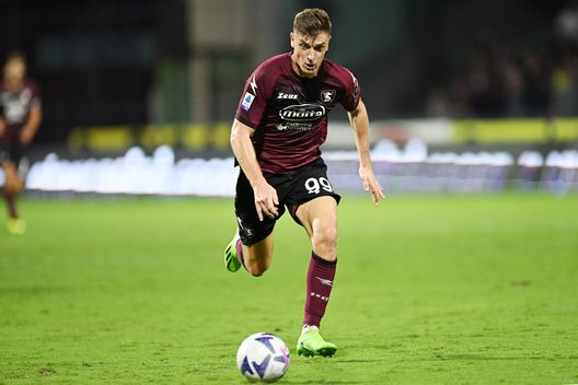 SALERNO, ITALY - SEPTEMBER 05: Krzysztof Piatek of Salernitana during the Serie A match between Salernitana and Empoli FC at Stadio Arechi on September 05, 2022 in Salerno, Italy. (Photo by Francesco Pecoraro/Getty Images) Piatek torna da ex: “Oggi solo un punto, con la Fiorentina pensiamo a vincere”- immagine 2