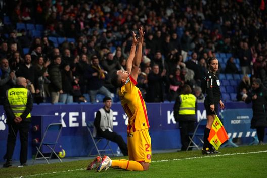 (Photo by Alex Caparros/Getty Images) Espanyol raggiunto nel derby, gol dell’ex: dito davanti alla bocca, i tifosi reagiscono- immagine 2
