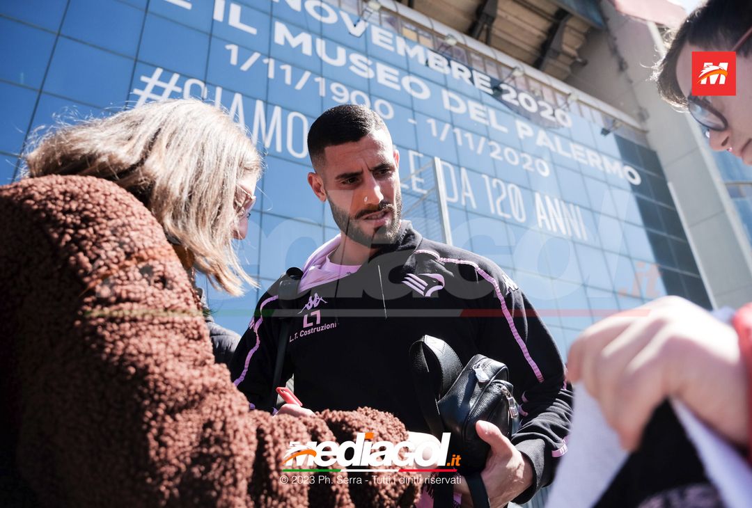 FOTO Parma-Palermo, i Rosanero in partenza dal “Renzo Barbera” (GALLERY) - immagine 40