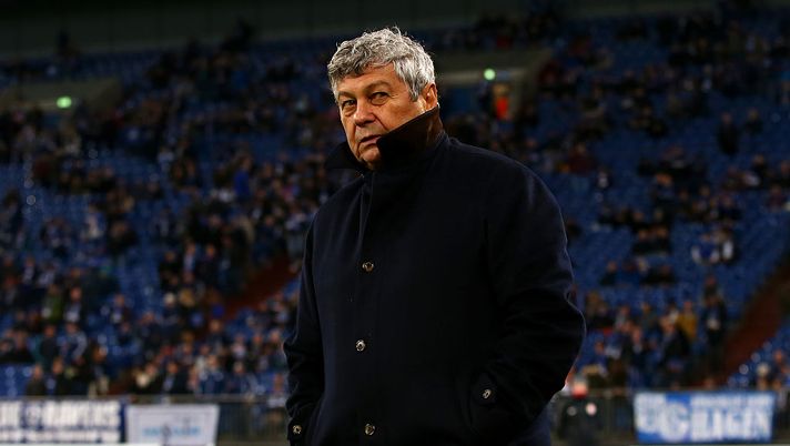 GELSENKIRCHEN, GERMANY - FEBRUARY 25: Mircea Lucescu manager of Shakhtar Donetsk looks on prior to the UEFA Europa League round of 32 second leg match between FC Schalke 04 and Shakhtar Donetsk at Veltins-Arena on February 25, 2016 in Gelsenkirchen, Germany. (Photo by Martin Rose/Bongarts/Getty Images) A 76 anni Lucescu ancora Allenatore dell’anno in Romania: “Ma in Nazionale non torno” - immagine 1