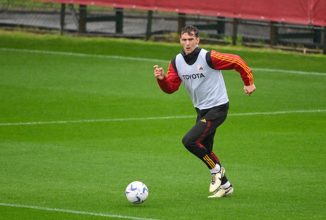 Roma, la ripresa degli allenamenti sotto la pioggia a Trigoria – FOTOGALLERY - immagine 51