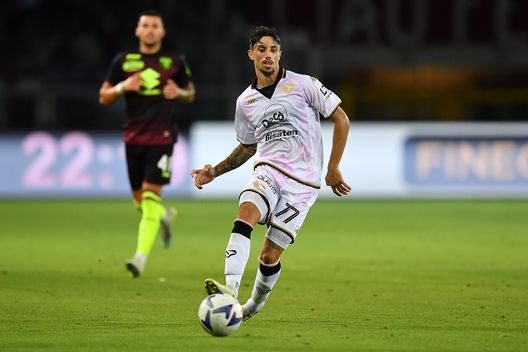 TURIN, ITALY - AUGUST 06: Salvatore Elia of Palermo calcio in action during the Coppa Italia match between Torino FC and Palermo at Olimpico Stadium on August 6, 2022 in Turin, Italy. (Photo by Valerio Pennicino/Getty Images) Palermo
