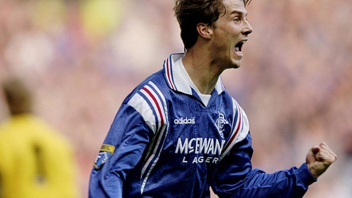 19 Oct 1996: Brian Laudrup of Rangers celebrates their second goal during a Scottish Premier League match against Aberdeen at Ibrox Stadium in Glasgow, Scotland. The match ended in a 2-2 draw. Mandatory Credit: Ben Radford/Allsport Brian Laudrup senza dubbi: “Rangers favoriti nel derby di Glasgow di febbraio” - immagine 1