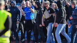 Ultras a bordocampo nel derby di Sofia: volevano fermare la gara, multa per il Levski