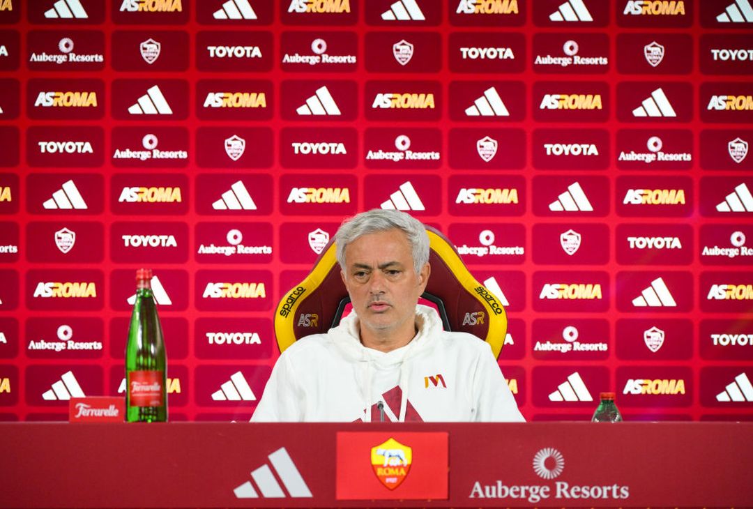 Trigoria, la conferenza stampa di Mourinho prima di Juventus-Roma – FOTO GALLERY - immagine 4