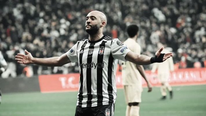 Istanbul, derby clamoroso: Besiktas gode in 10, Fenerbahce ko - immagine 1