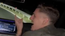VIDEO – Zaniolo pazzo di Roma: in macchina canta a squarciagola ‘Mai sola mai’