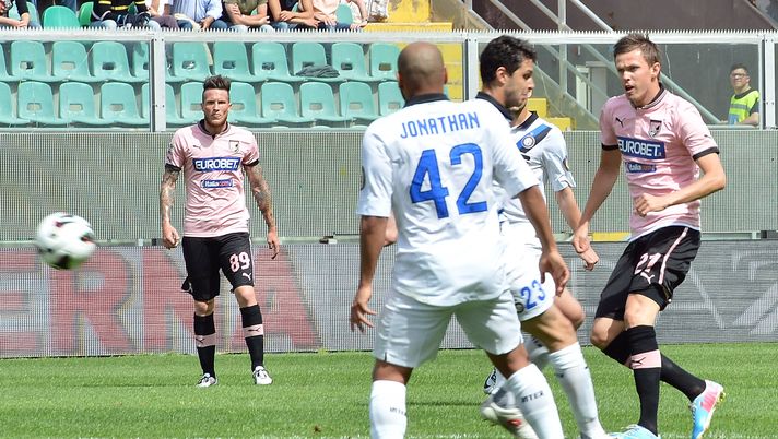 PALERMO, ITALY - APRIL 28: Josip Ilicic (R) of Palermo scores the opening goal during the Serie A match between US Citta di Palermo and FC Internazionale Milano at Stadio Renzo Barbera on April 28, 2013 in Palermo, Italy. (Photo by Tullio M. Puglia/Getty Images) PALERMO, ITALY - APRIL 28: Josip Ilicic (R) of Palermo scores the opening goal during the Serie A match between US Citta di Palermo and FC Internazionale Milano at Stadio Renzo Barbera on April 28, 2013 in Palermo, Italy. (Photo by Tullio M. Puglia/Getty Images)