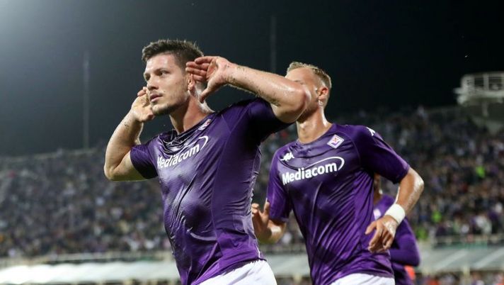 FLORENCE, ITALY - OCTOBER 27: Luka Jovic of ACF Fiorentina celebrates after scoring a goal during the UEFA Europa Conference League group A match between ACF Fiorentina and Istanbul Basaksehir at Stadio Artemio Franchi on October 27, 2022 in Florence, Italy. (Photo by Gabriele Maltinti/Getty Images) Jovic: “Ho fatto sacrifici per venire qui: Fiorentina trampolino di lancio per una big” - immagine 1
