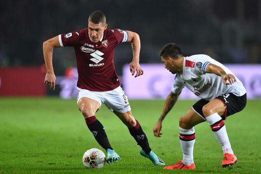 TURIN, ITALY - SEPTEMBER 26: Andrea Belotti (L) of Torino FC is challenged by Alessio Romagnoli of AC Milan during the Serie A match between Torino FC and AC Milan at Stadio Olimpico di Torino on September 26, 2019 in Turin, Italy. (Photo by Valerio Pennicino/Getty Images) TURIN, ITALY - SEPTEMBER 26: Andrea Belotti (L) of Torino FC is challenged by Alessio Romagnoli of AC Milan during the Serie A match between Torino FC and AC Milan at Stadio Olimpico di Torino on September 26, 2019 in Turin, Italy. (Photo by Valerio Pennicino/Getty Images)