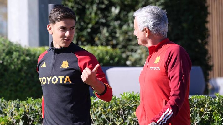 Getty Images Dybala saluta Mourinho: “Spero di rivederti”. Ma è arrabbiato per l’esonero - immagine 1