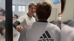 Juventus, Vlahovic e Chiesa: primo abbraccio in bianconero | VIDEO