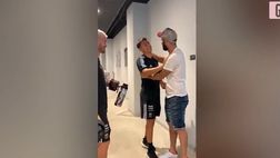 VIDEO Argentina, Higuain fa una sorpresa alla nazionale: abbracci con Messi e Dybala