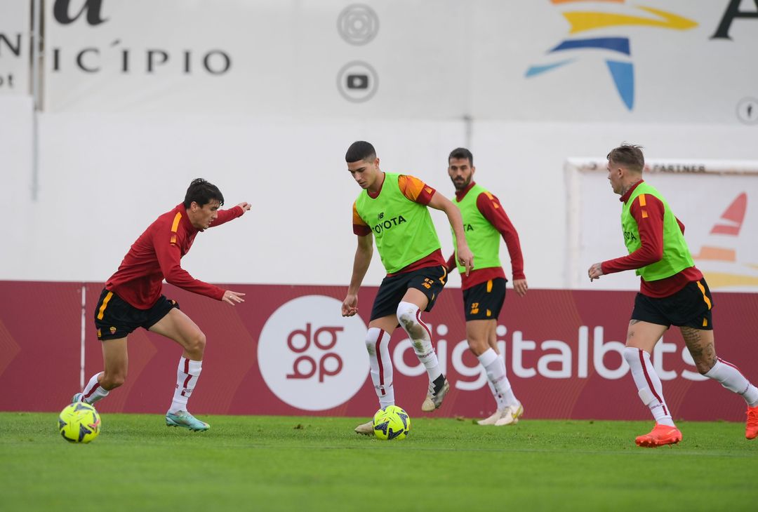 Roma, c’è Wijnaldum in gruppo. E torna anche Rui Patricio – FOTO GALLERY - immagine 65