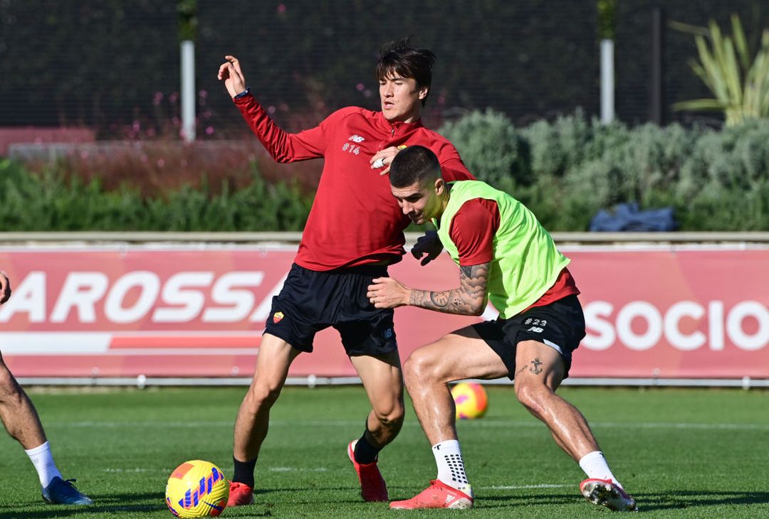 Genoa-Roma, la rifinitura: Smalling torna in gruppo – FOTO GALLERY - immagine 35