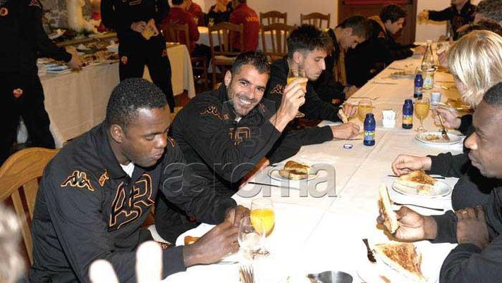 Facebook Roma, la squadra fa merenda in attesa della gara (FOTO) - immagine 1